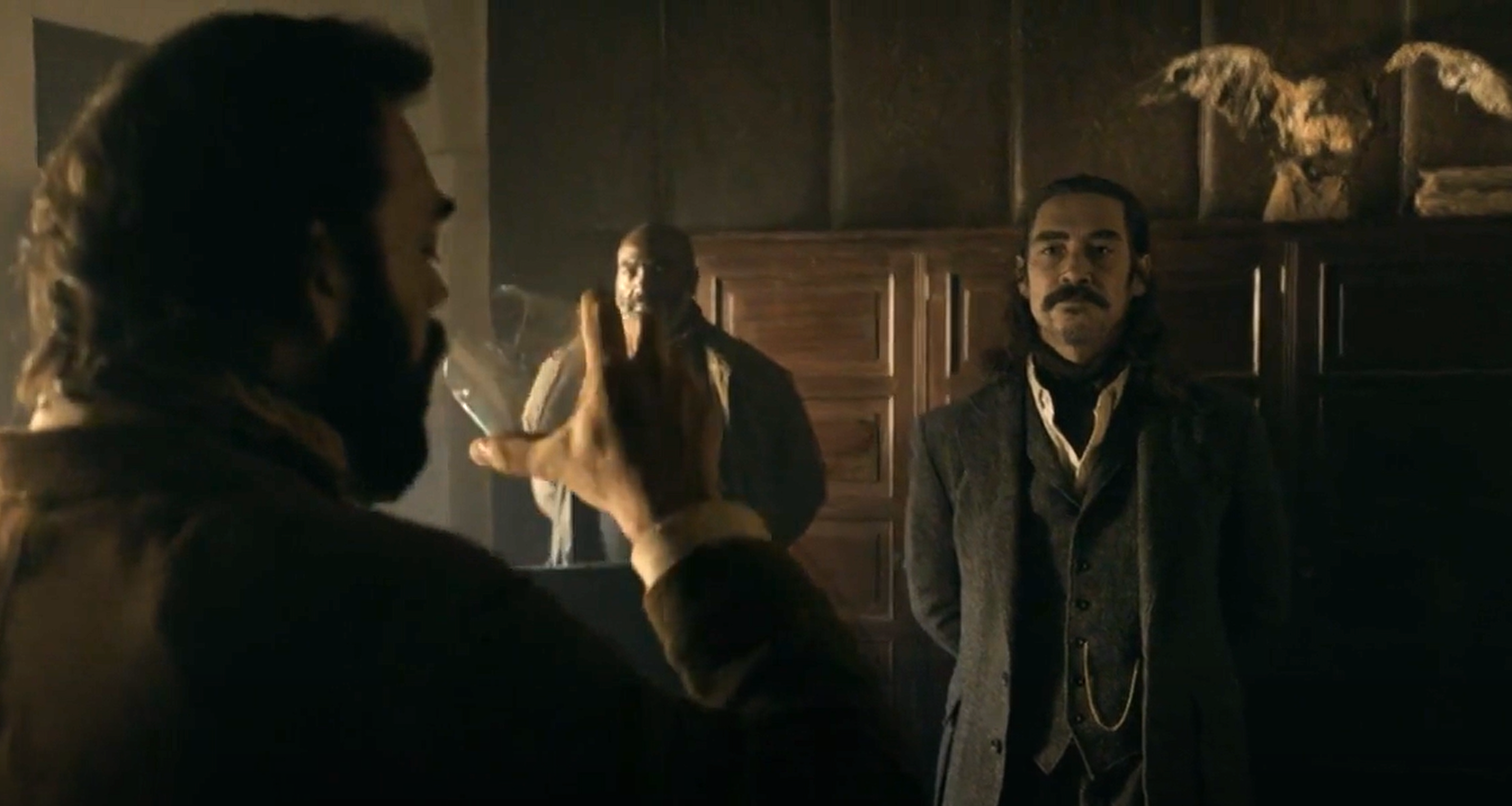 Guillermo, a leader from El Alcazar, confronts Mayor Fede in his office.