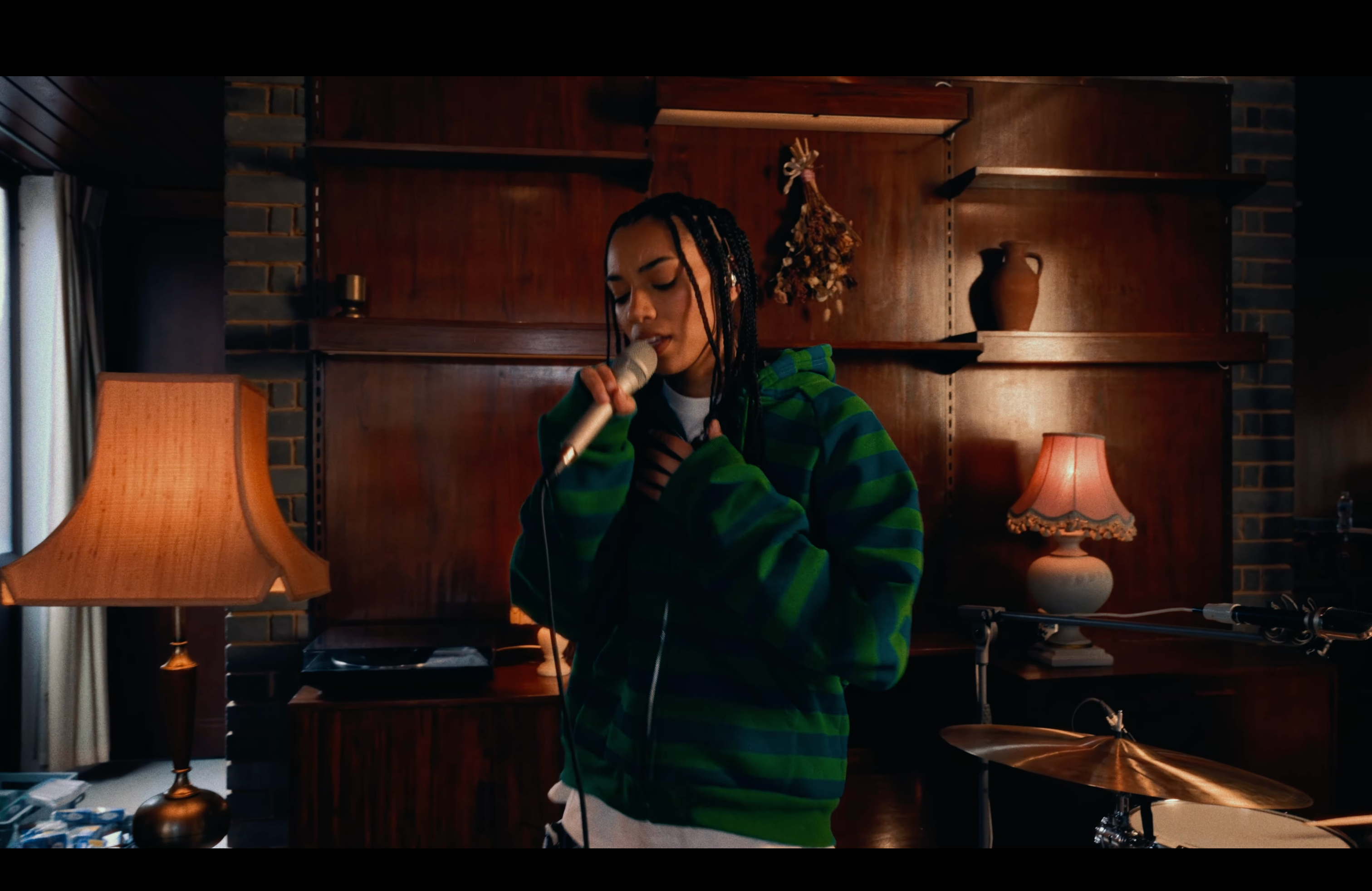 Amie Blu - 0207 Def Jam | bite