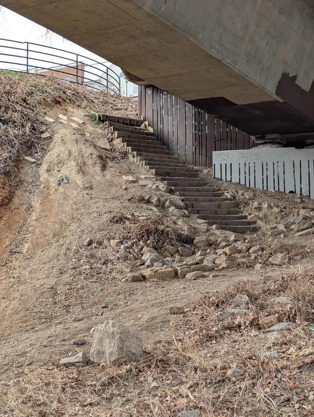 "Secret" Staircase: Oregon Hill