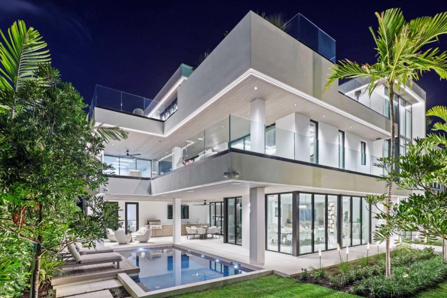 A Hillside Glass Pavilion Above Sunset Strip Asks $8.9M