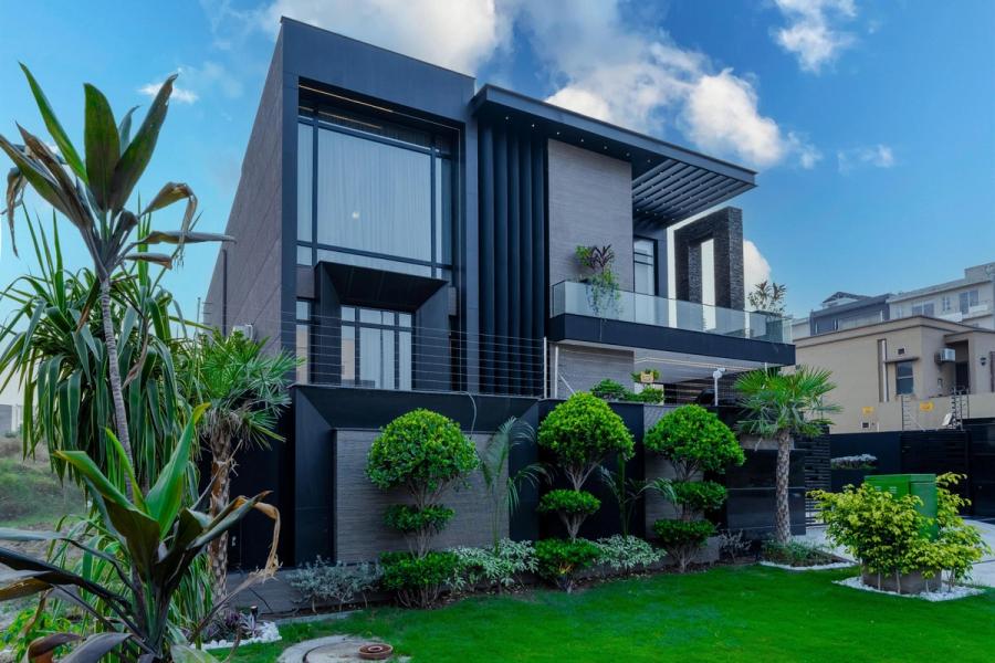 A Bold Contemporary Villa on Palm Beach's North End Asks $24.5M