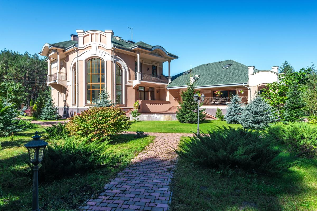 3 Houses in Konstancin, Where Warsaw Goes Quiet