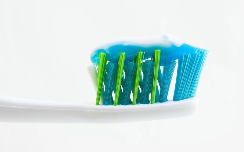 Zahnbürste mit Zahnpasta