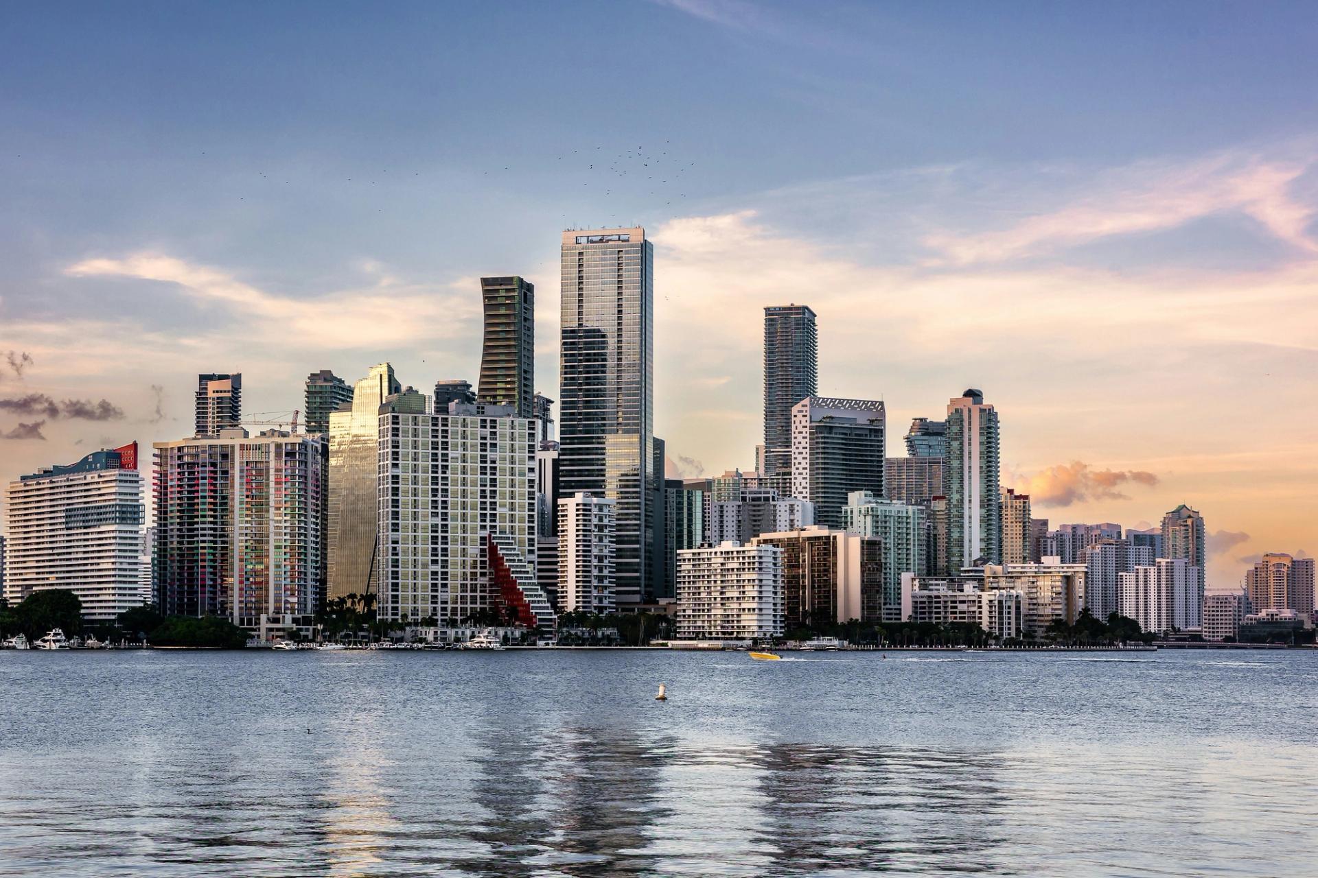 Luxury Miami Condos: Market Analysis and Buyer's Guide