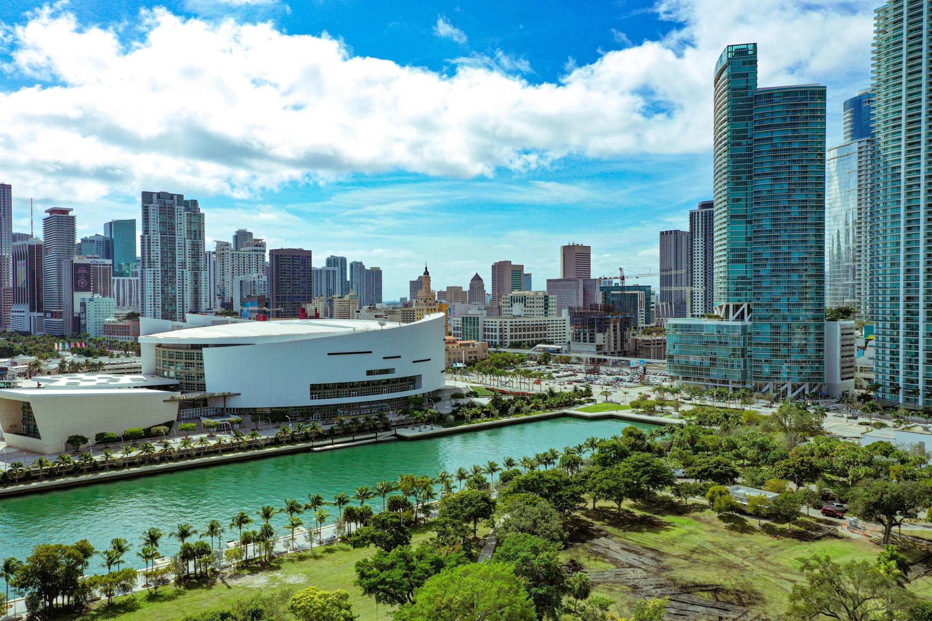 Investing in Miami Real Estate | Rental Returns & ROI Guide 2025