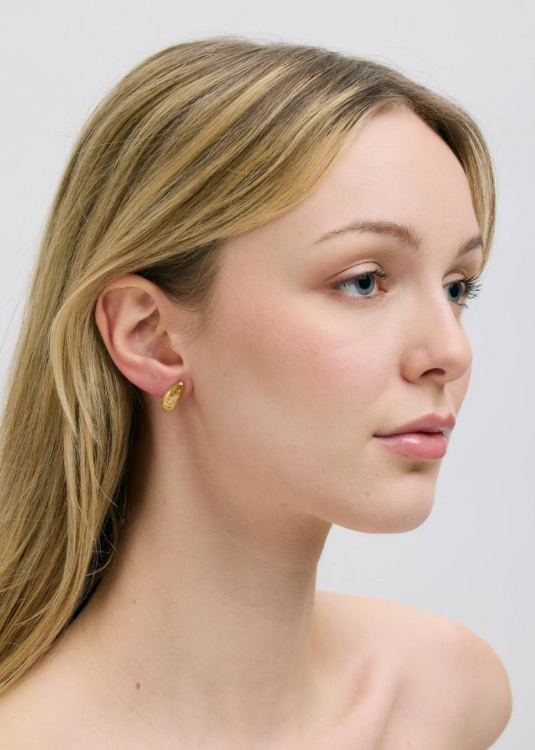 Secondary product image for "Earring Mussel Gold"