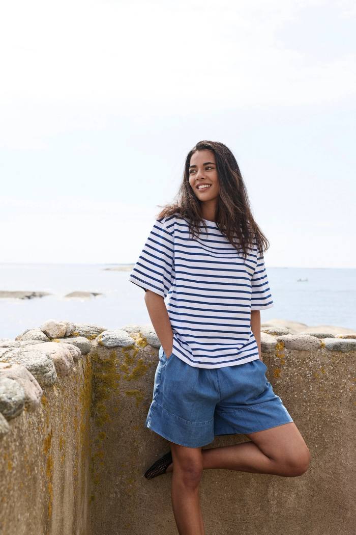 Secondary product image for "Tuva T-Shirt Stripe White Blue"