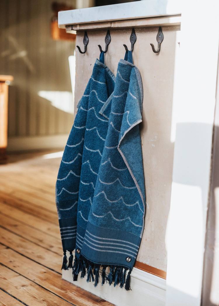 Secondary product image for "Guest Towel Wave Petrol"