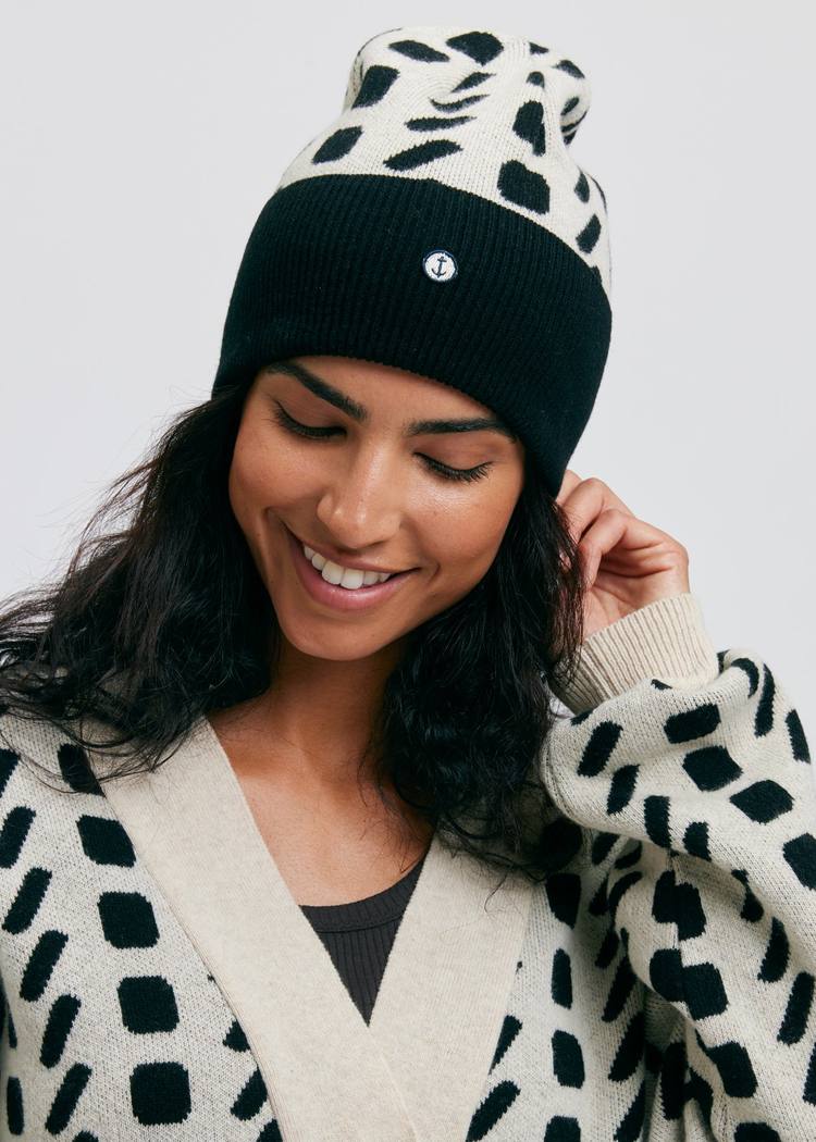 Secondary product image for "Piren Knitted Beanie"