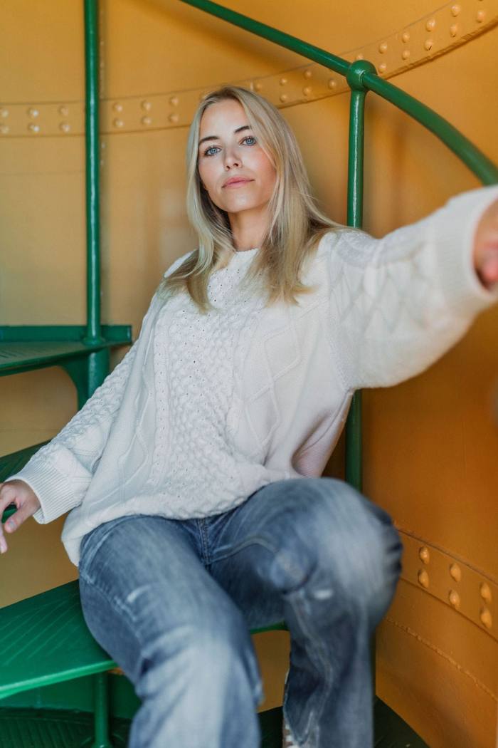 Secondary product image for "Fender stickad tröja Offwhite"