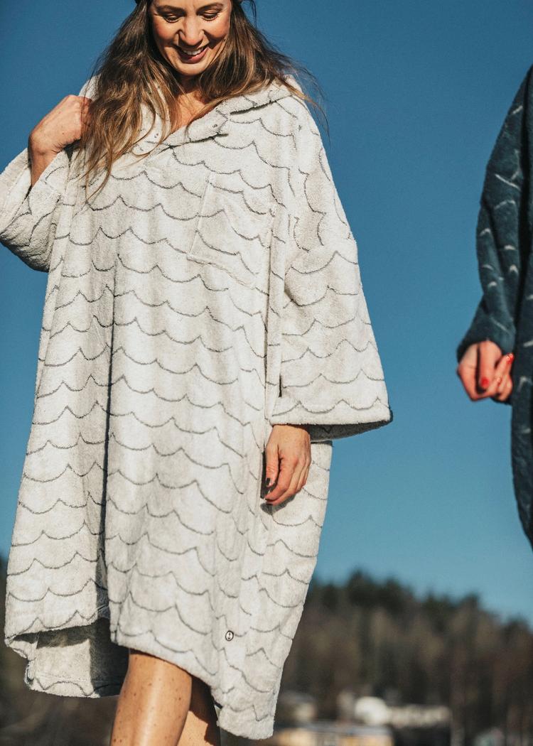 Secondary product image for "Frottéponcho Våg Ecru Långärmad"