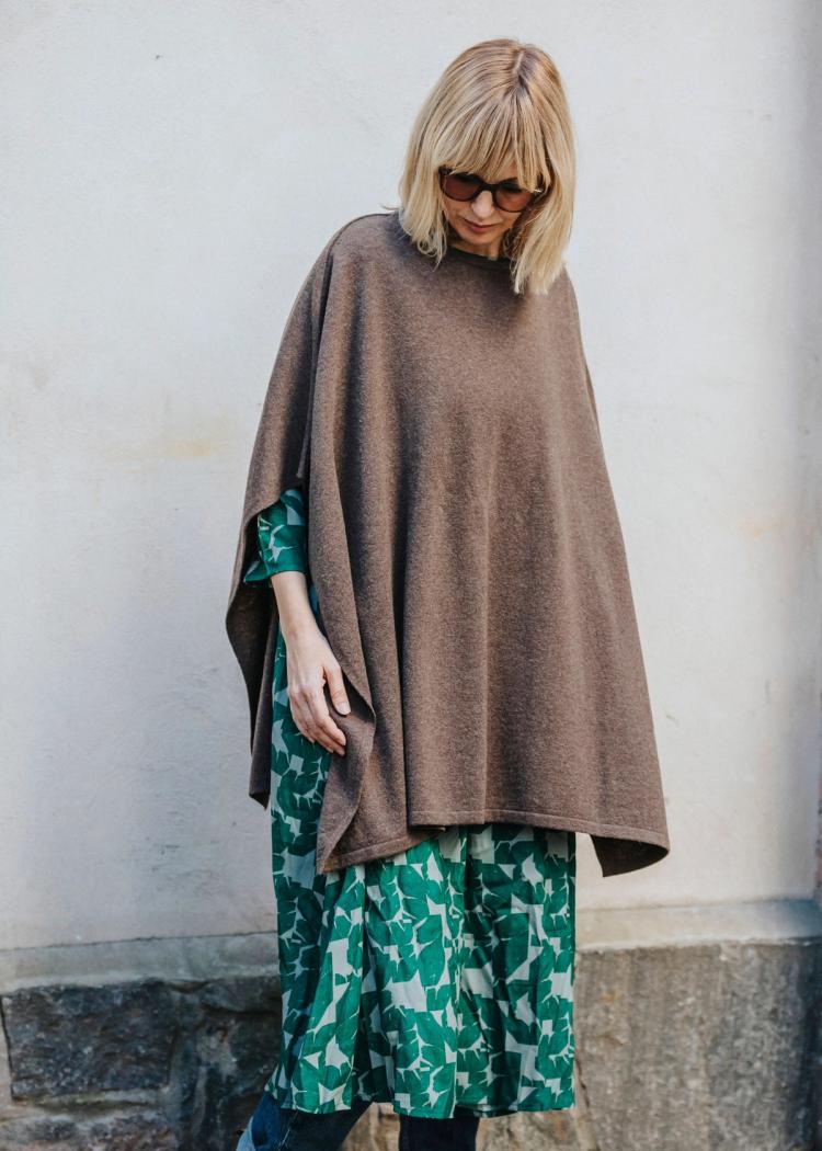 Secondary product image for "Lo Poncho Brown"