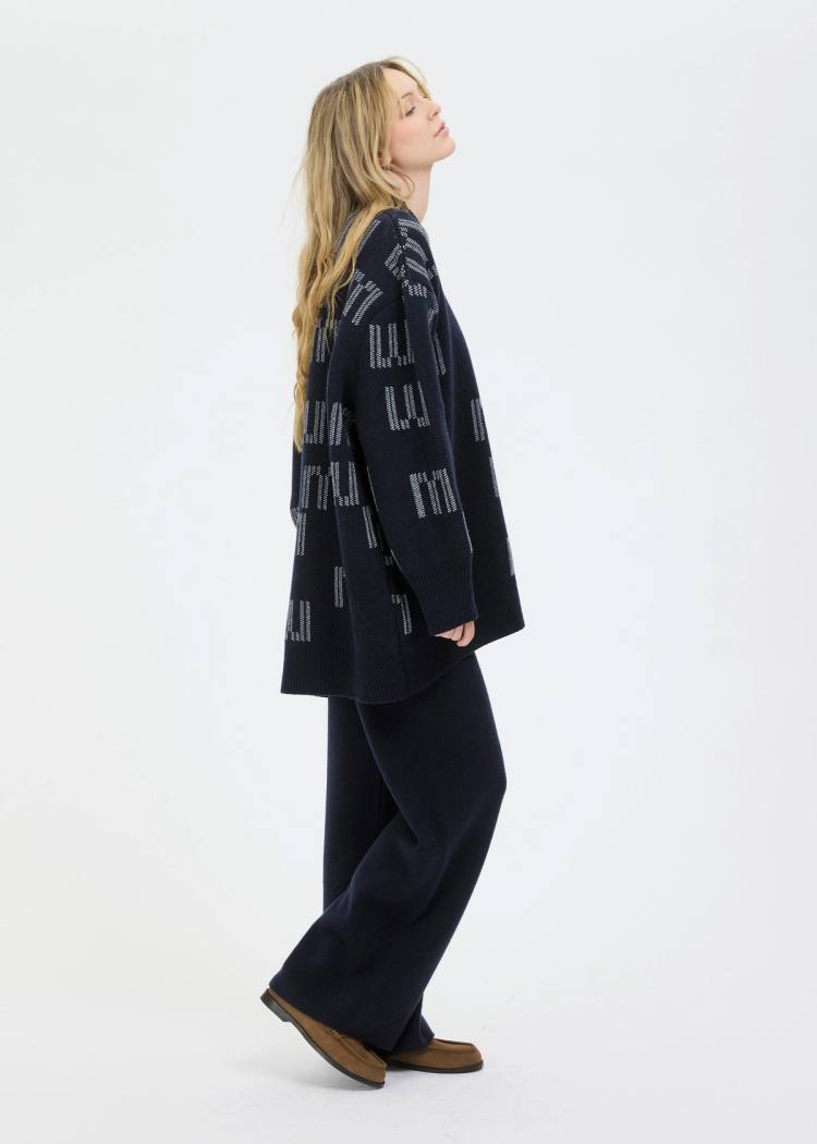 Secondary product image for "EM Stickad Tröja Navy"