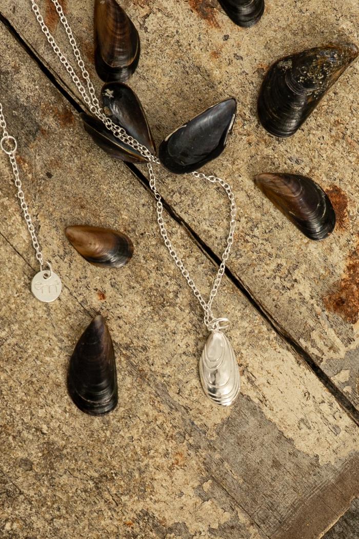 Secondary product image for "Necklace Mussel Silver"