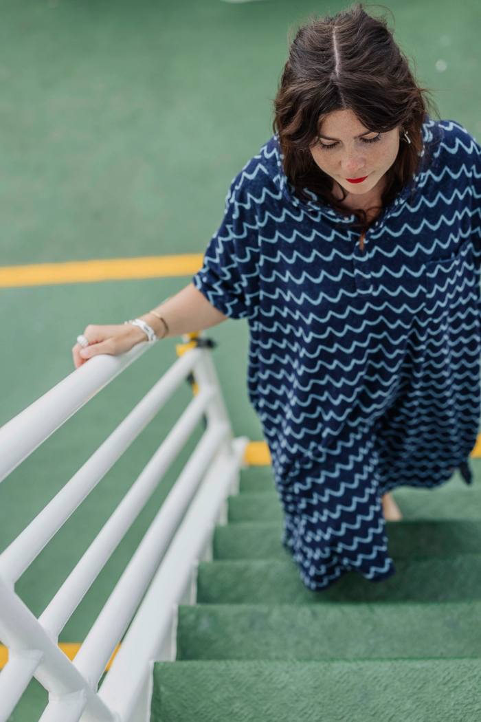 Secondary product image for "Frottéponcho Våg Navy Ljusblå"