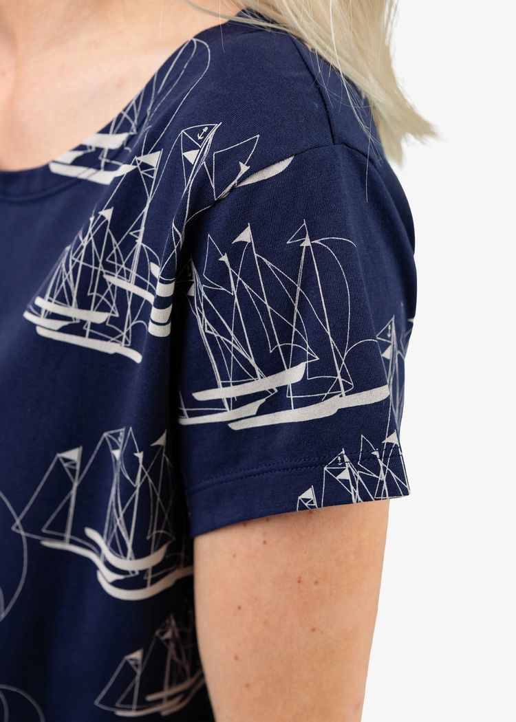 Secondary product image for "Dolly Klänning Linjespel"