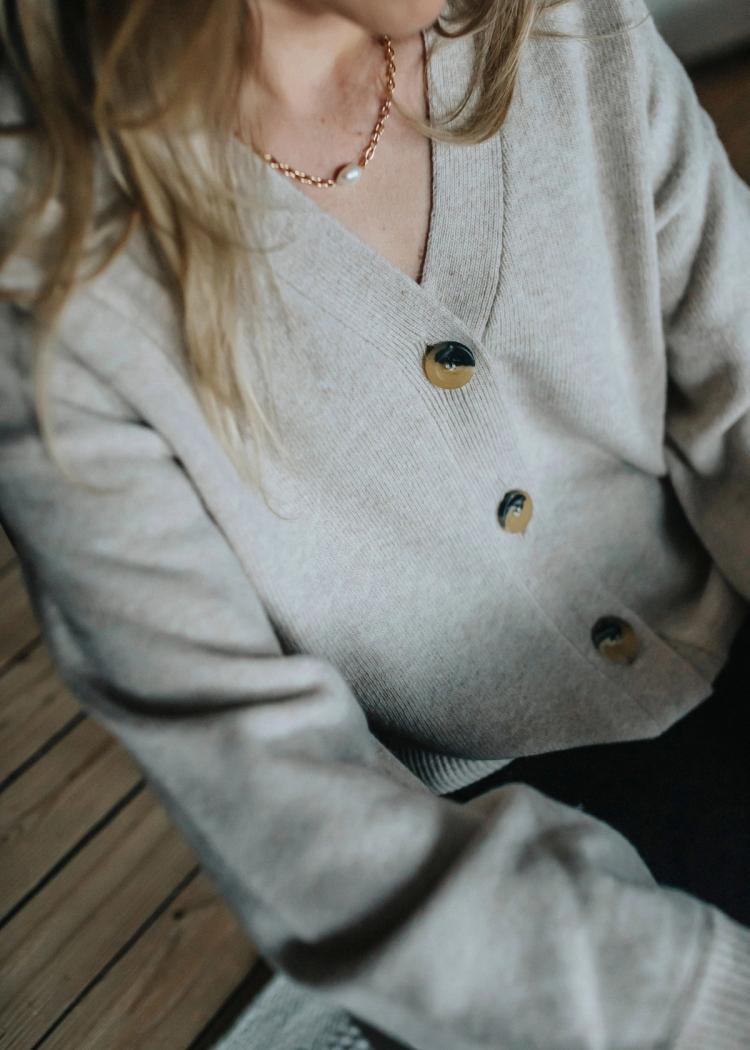 Secondary product image for "Signe Cardigan Swansdown"