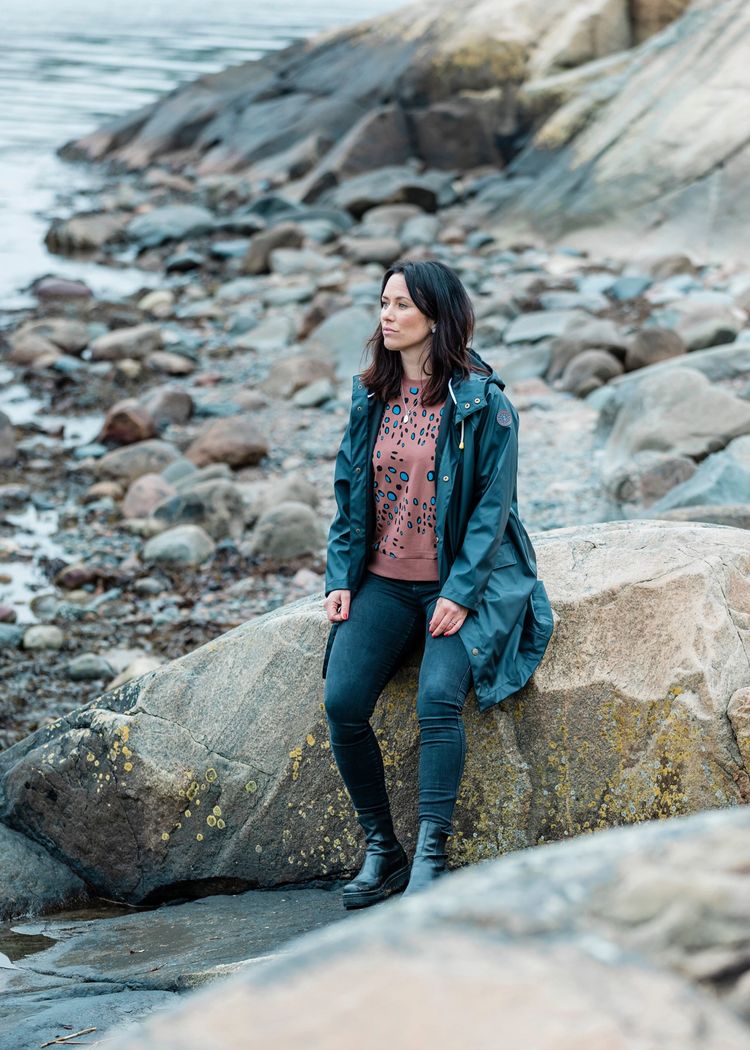 Secondary product image for "Storm Rain Jacket Navy"