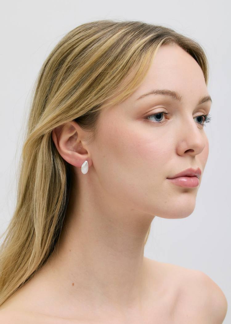 Secondary product image for "Earring Mussel Silver"
