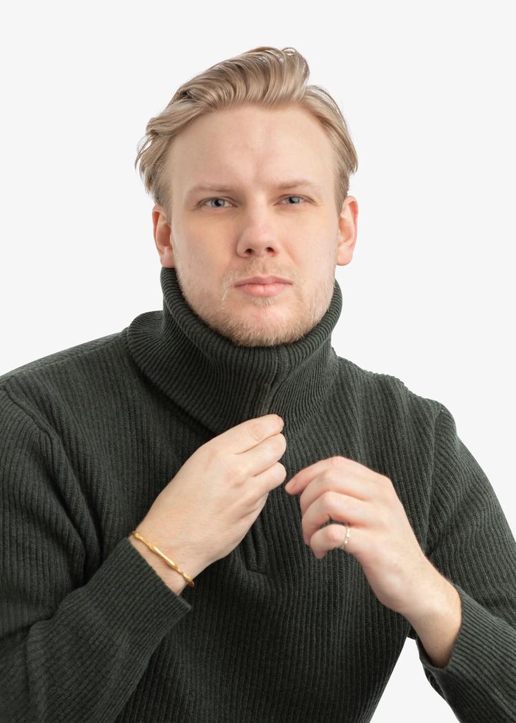 Secondary product image for "Kaj Stickad Tröja Mossgrön"