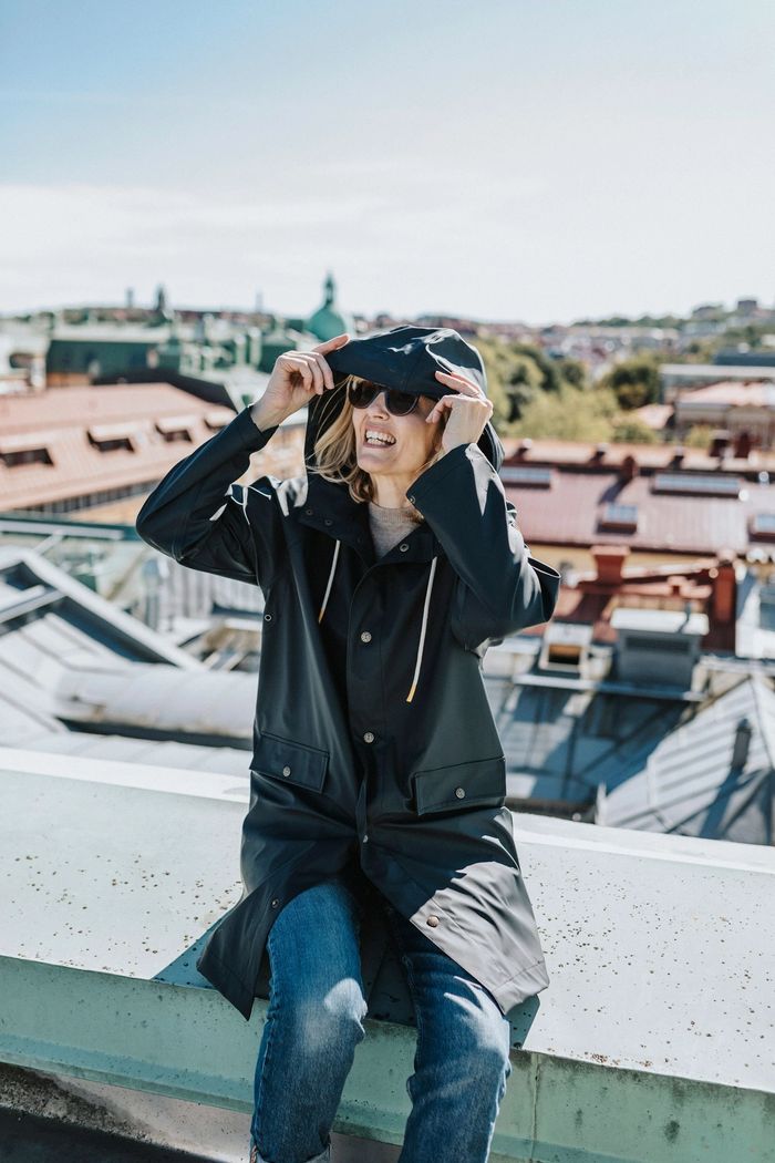 Secondary product image for "Storm Rain Jacket Navy"