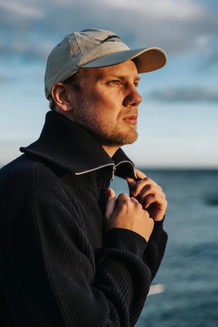 Secondary product image for "Kaj Zip Sweater Marinblå"