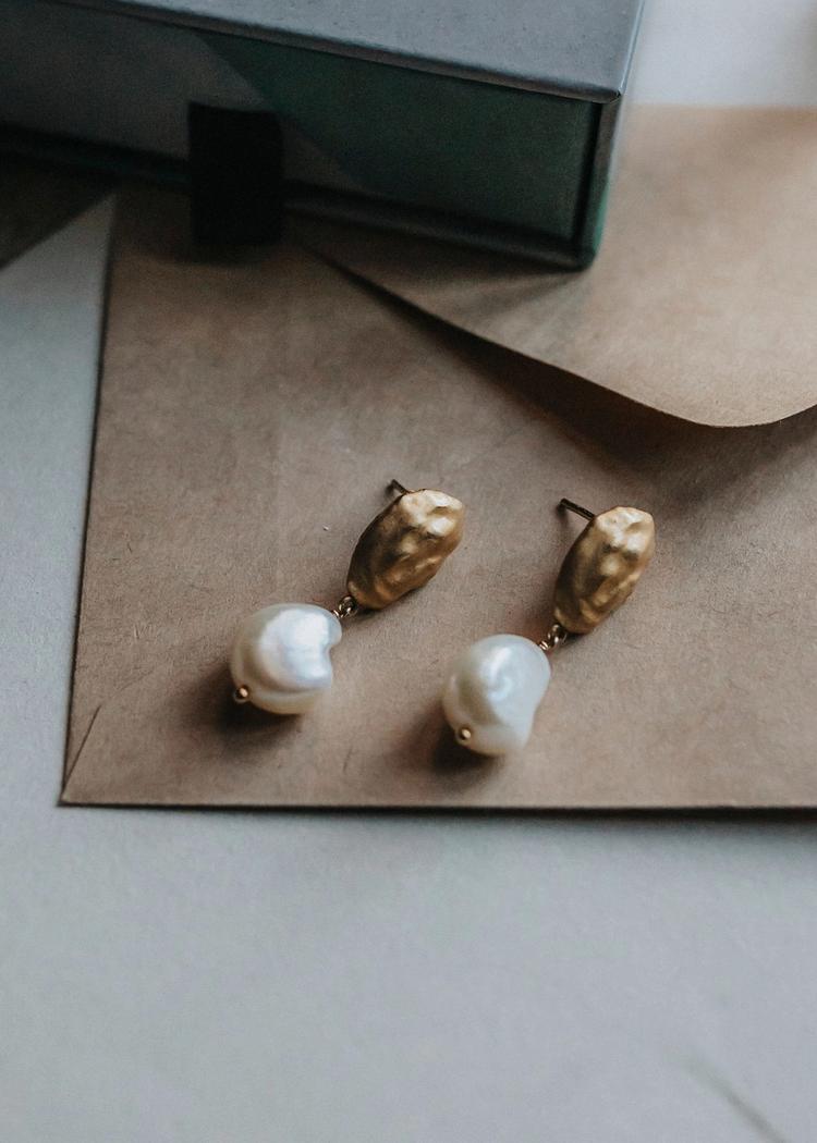 Secondary product image for "Earring Oyster Pearl Gold"