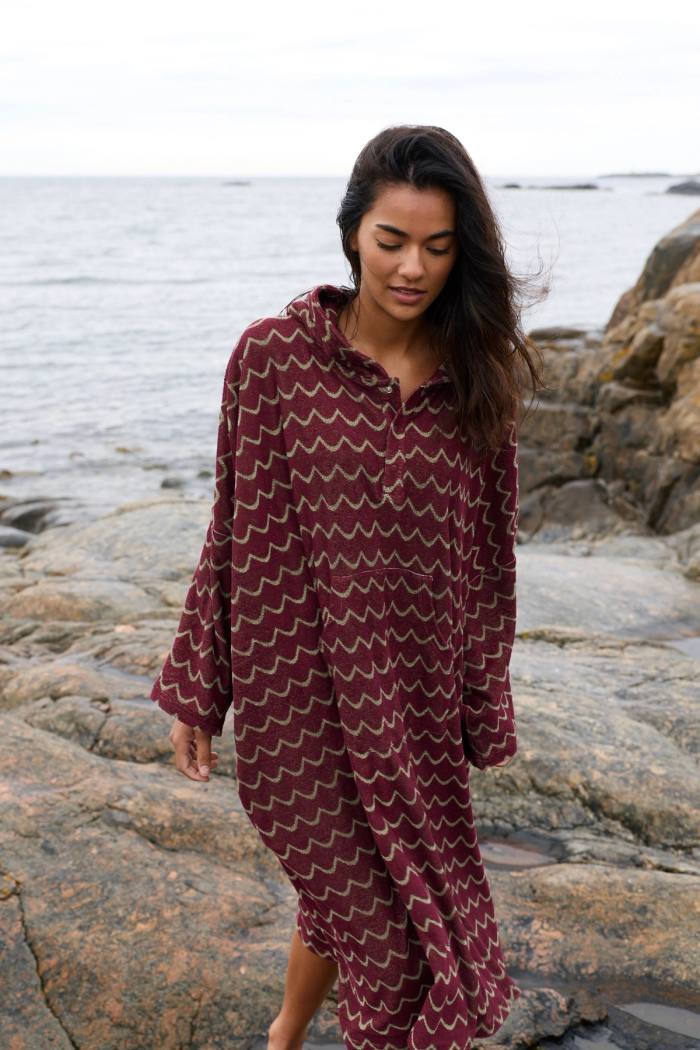 Secondary product image for "Terry Poncho Burgundy Wave"