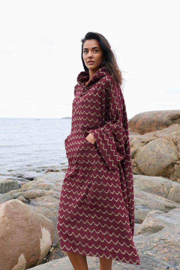 Secondary product image for "Terry Poncho Burgundy Wave"