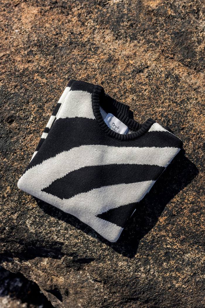 Secondary product image for "Windy Wave Tröja Svart"