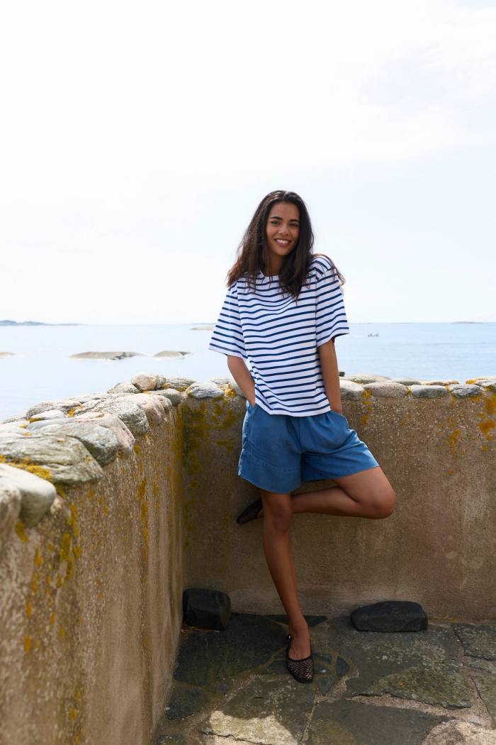 Secondary product image for "Tuva T-Shirt Stripe White Blue"