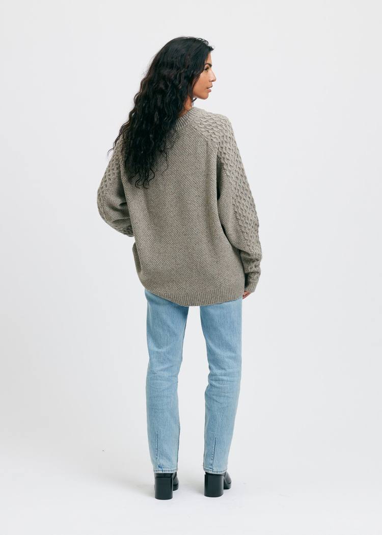 Secondary product image for "Fender Stickad Tröja Sand"