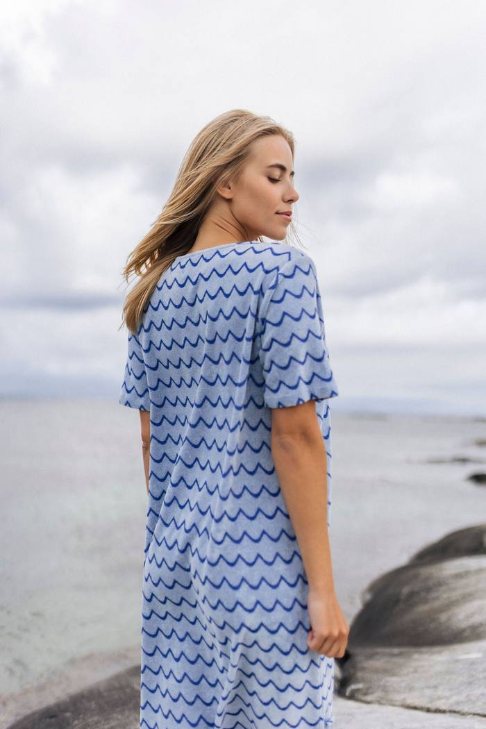 Secondary product image for "Hilda Frottéklänning Blå/Navy Våg"