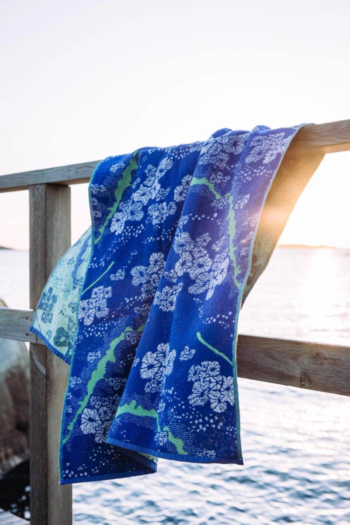 Secondary product image for "Bath Towel Sockertång Blue"