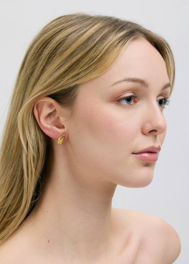 Secondary product image for "Earring Mussel Gold"