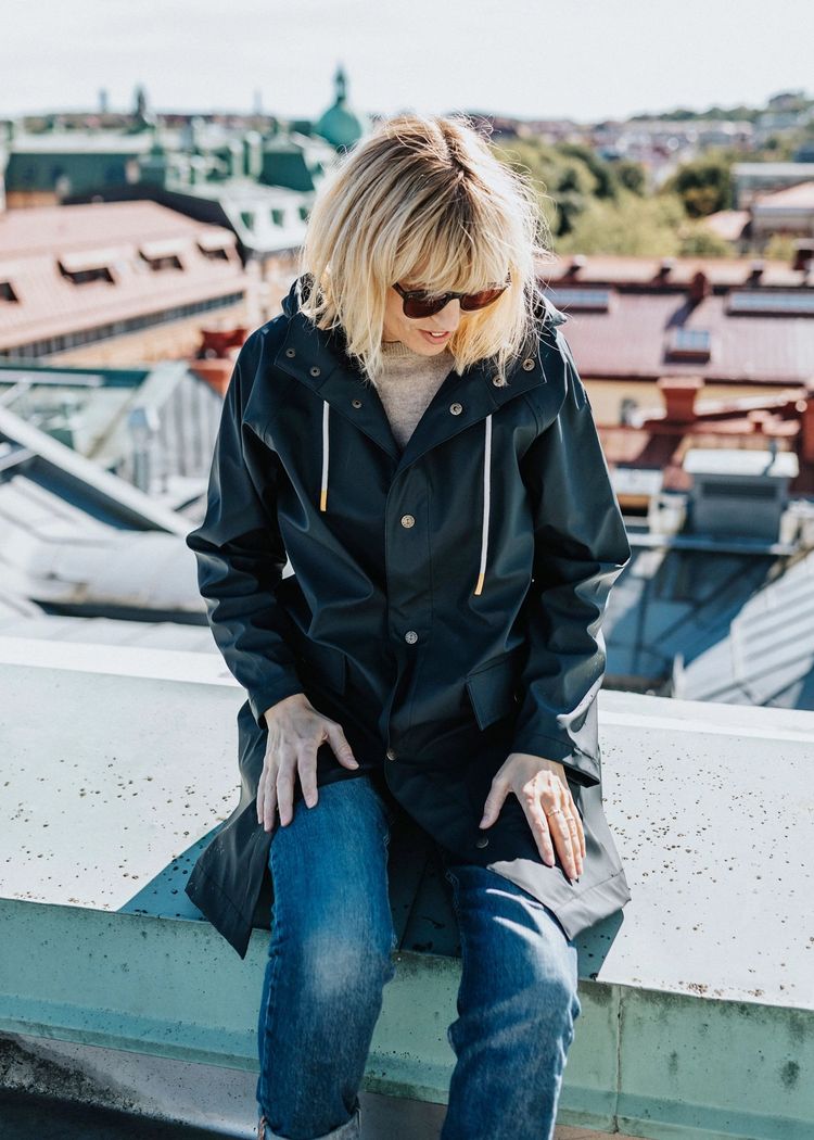 Secondary product image for "Storm Rain Jacket Navy"
