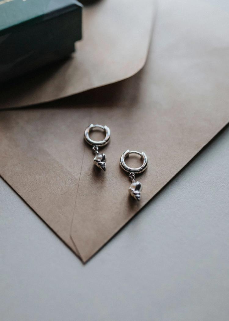 Secondary product image for "Örhänge Snäcka Pärla Silver"
