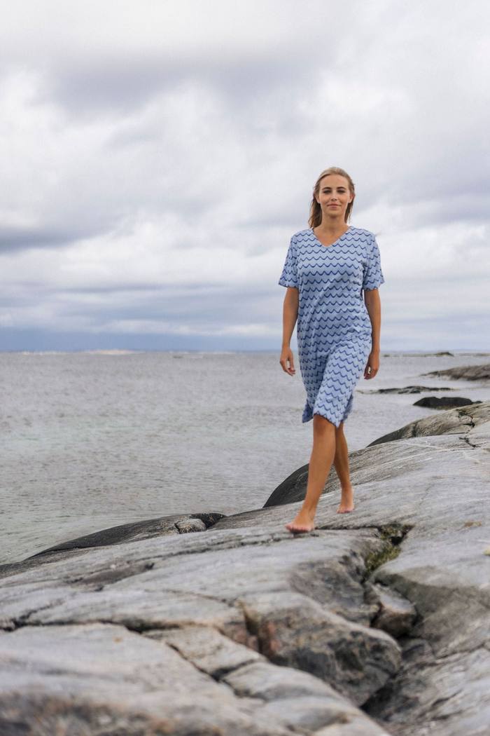 Secondary product image for "Hilda Frottéklänning Blå/Navy Våg"