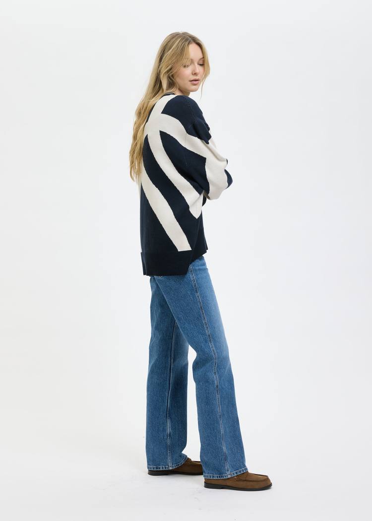 Secondary product image for "Brygg stickad tröja Navy"