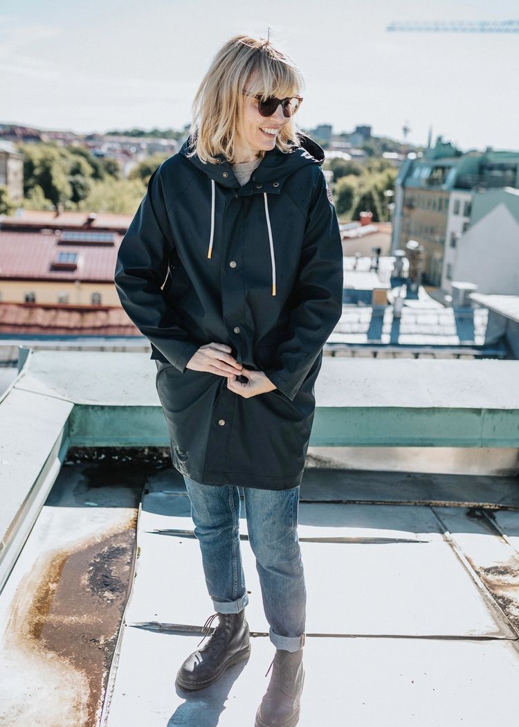 Secondary product image for "Storm Rain Jacket Navy"