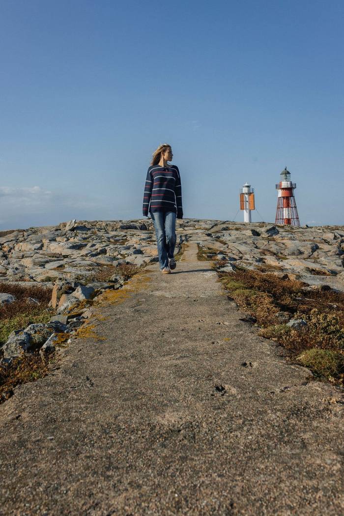 Secondary product image for "Käringö Knitted Sweater Navy"