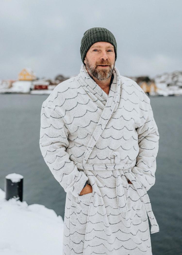 Secondary product image for "Bathrobe Wave"