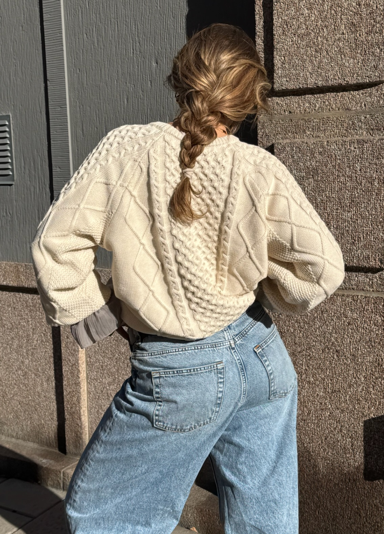 Secondary product image for "Fender Knitted Sweater Offwhite"