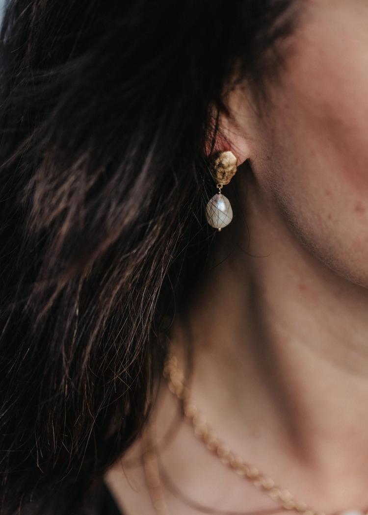 Secondary product image for "Earring Oyster Pearl Gold"