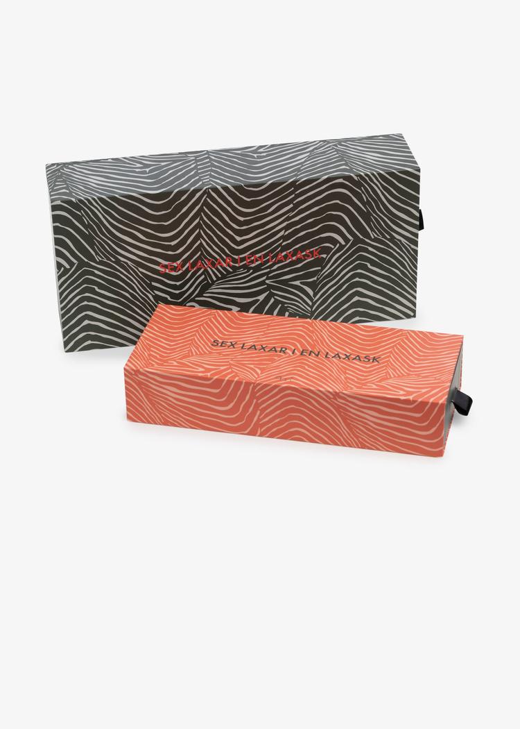 Secondary product image for "Sex laxar i en laxask Presentkartong Orange Liten 25x10x5"
