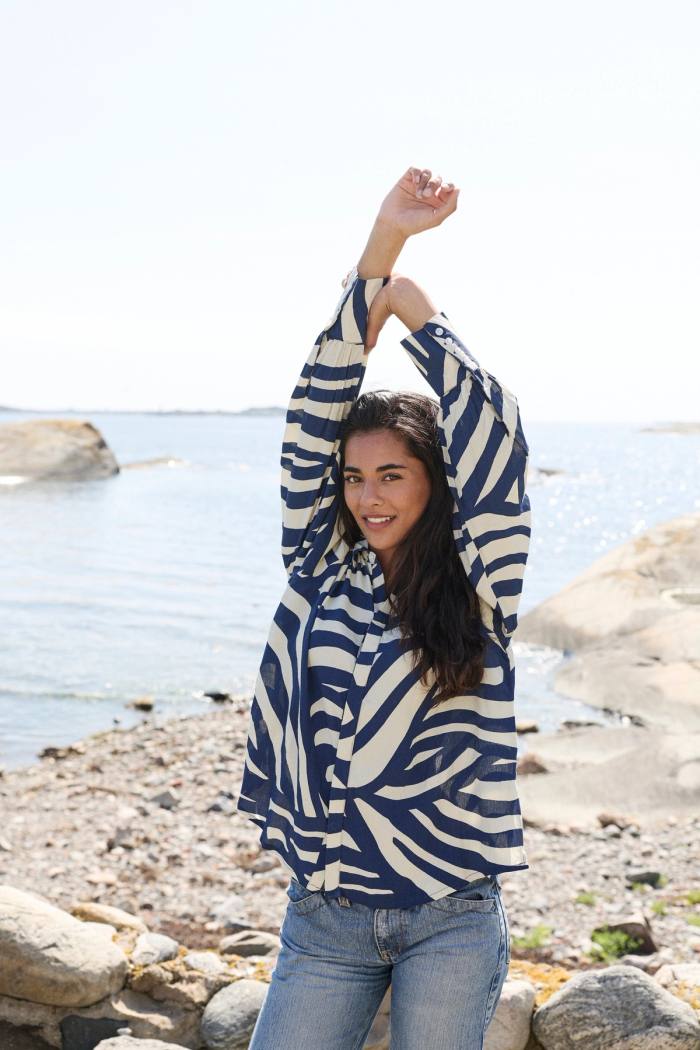Secondary product image for "Betty Shirt Windy Wave
"