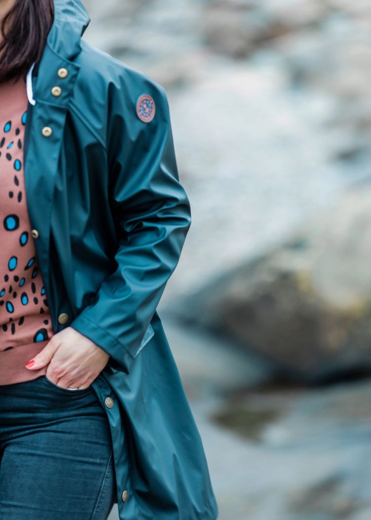 Secondary product image for "Storm Rain Jacket Navy"