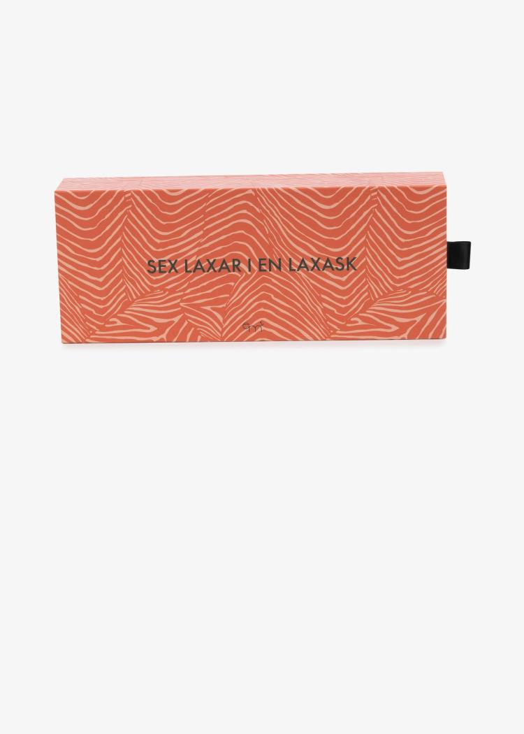 Secondary product image for "Sex laxar i en laxask Presentkartong Orange Liten 25x10x5"