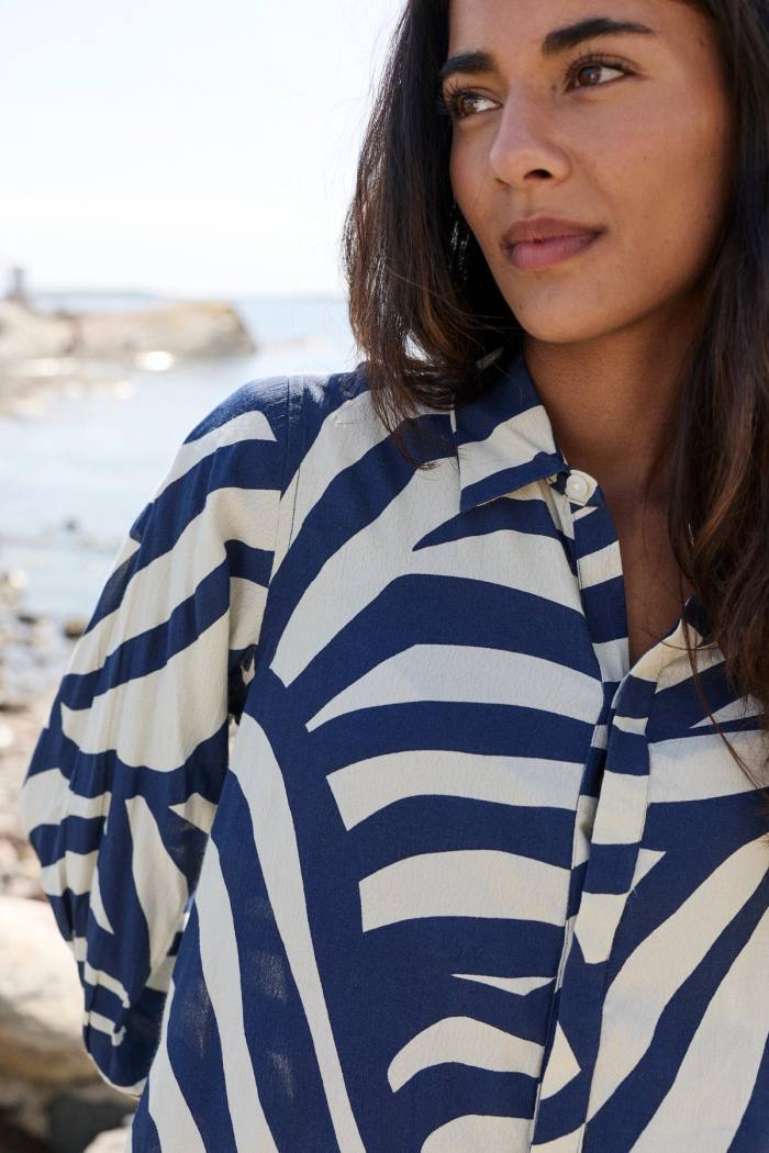 Secondary product image for "Betty Shirt Windy Wave
"