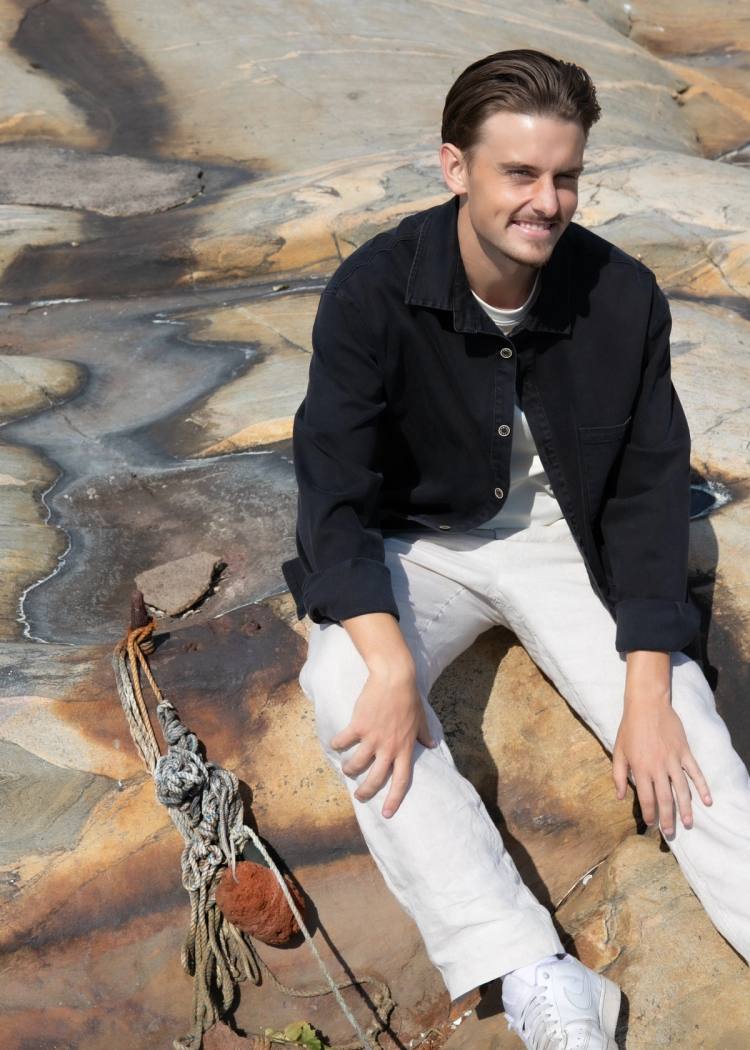 Secondary product image for "Three Pocket Skjorta Tvättad Svart"